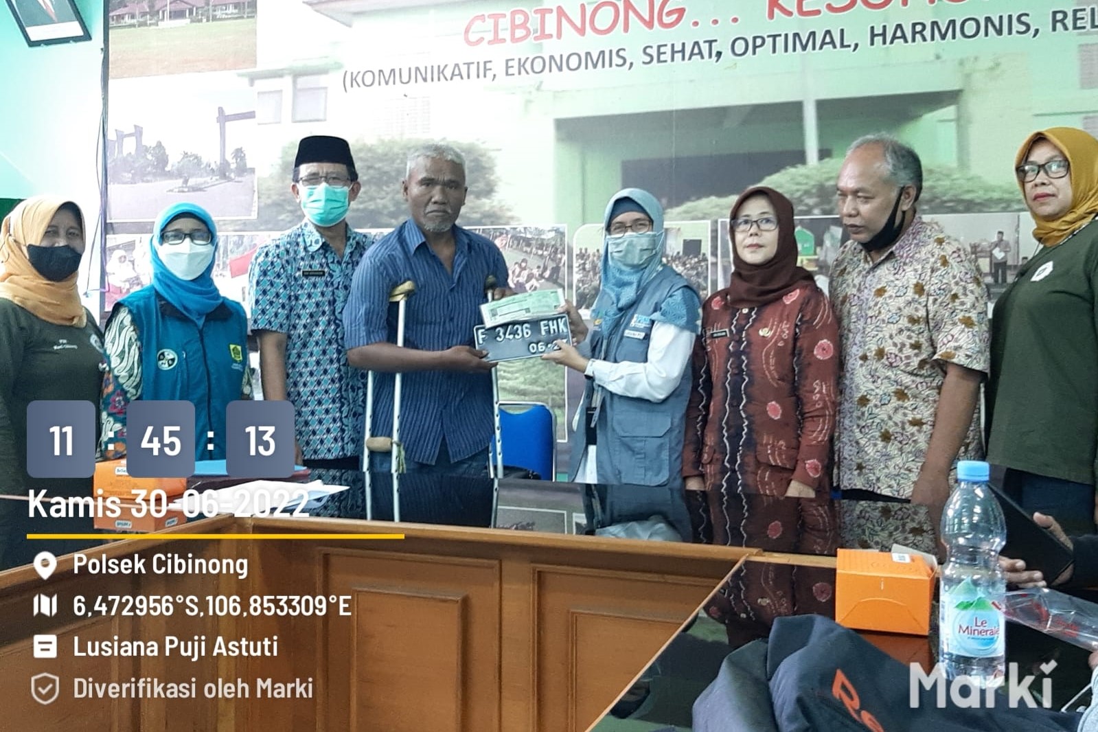 Galih Pakuan Center Hands Over Three-Wheel Commercial Motorbike Registration Certificate to Beneficiaries in Bogor Regency