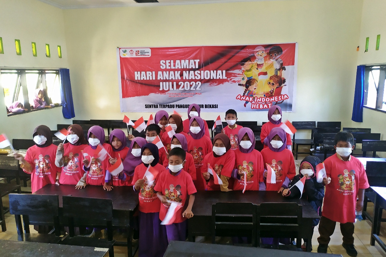 HAN 2022, Ministry of Social Affairs Distributes ATENSI Aid in Sembalun