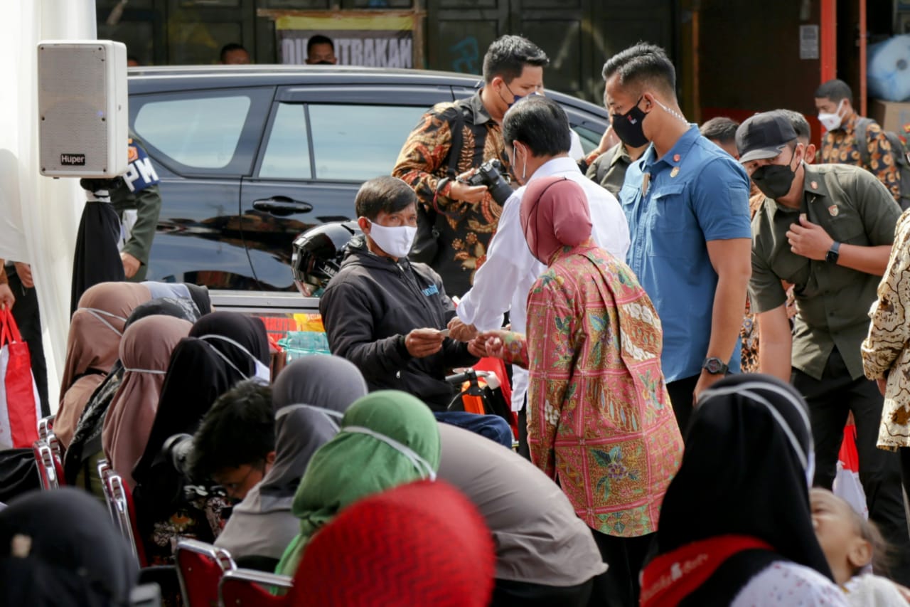 Presiden RI Ingatkan Penggunaan Bansos Secara Tepat Guna di Bandung