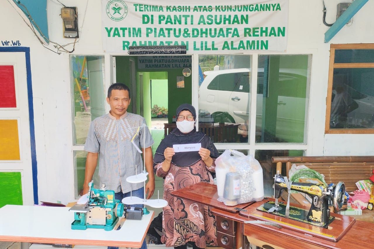 MoSA Distributes Aid for Children, Elderly, and Entrepreneurs in Pesawaran Regency
