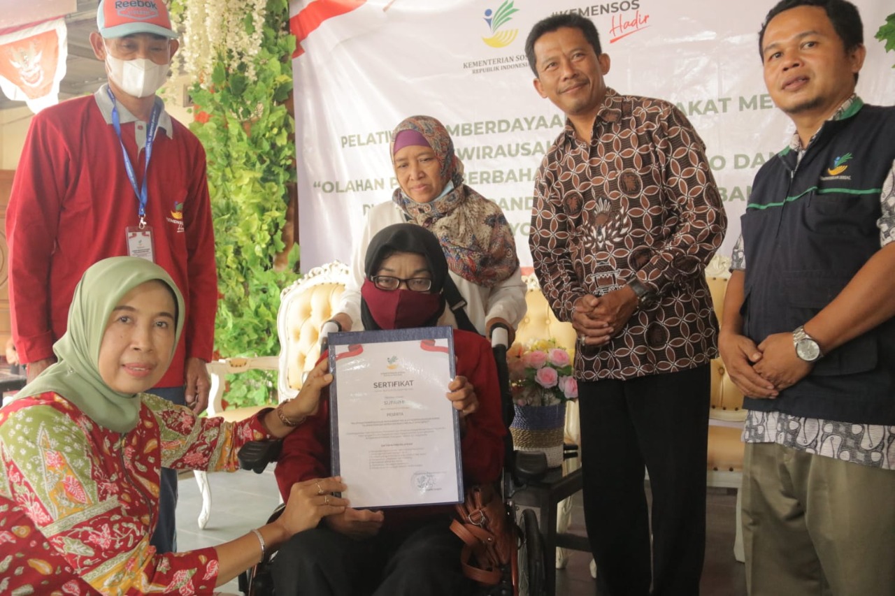 BBPPKS Yogyakarta Invites the Community to Process Gnetum Gnemon Fruit and Arrowroot