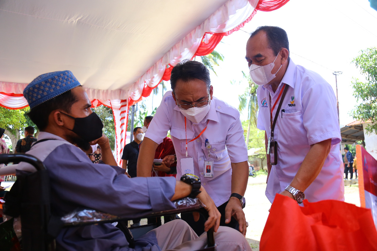 Presiden Jokowi Serahkan Bantuan untuk KPM Malut