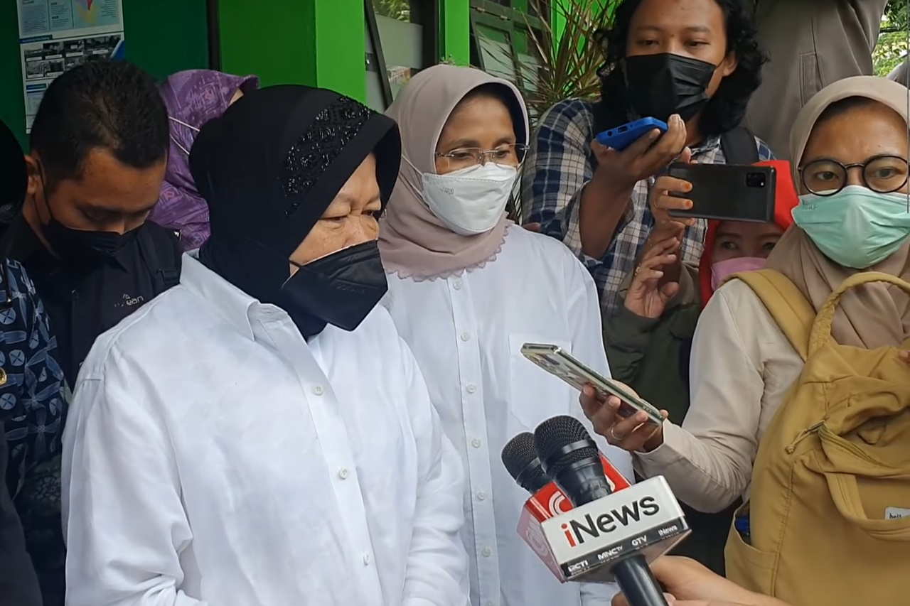 Minister of Social Affairs Risma's Press Statement After Handing Over Compensation to the Heirs of the Victims of the Kanjuruhan Stadium Riot