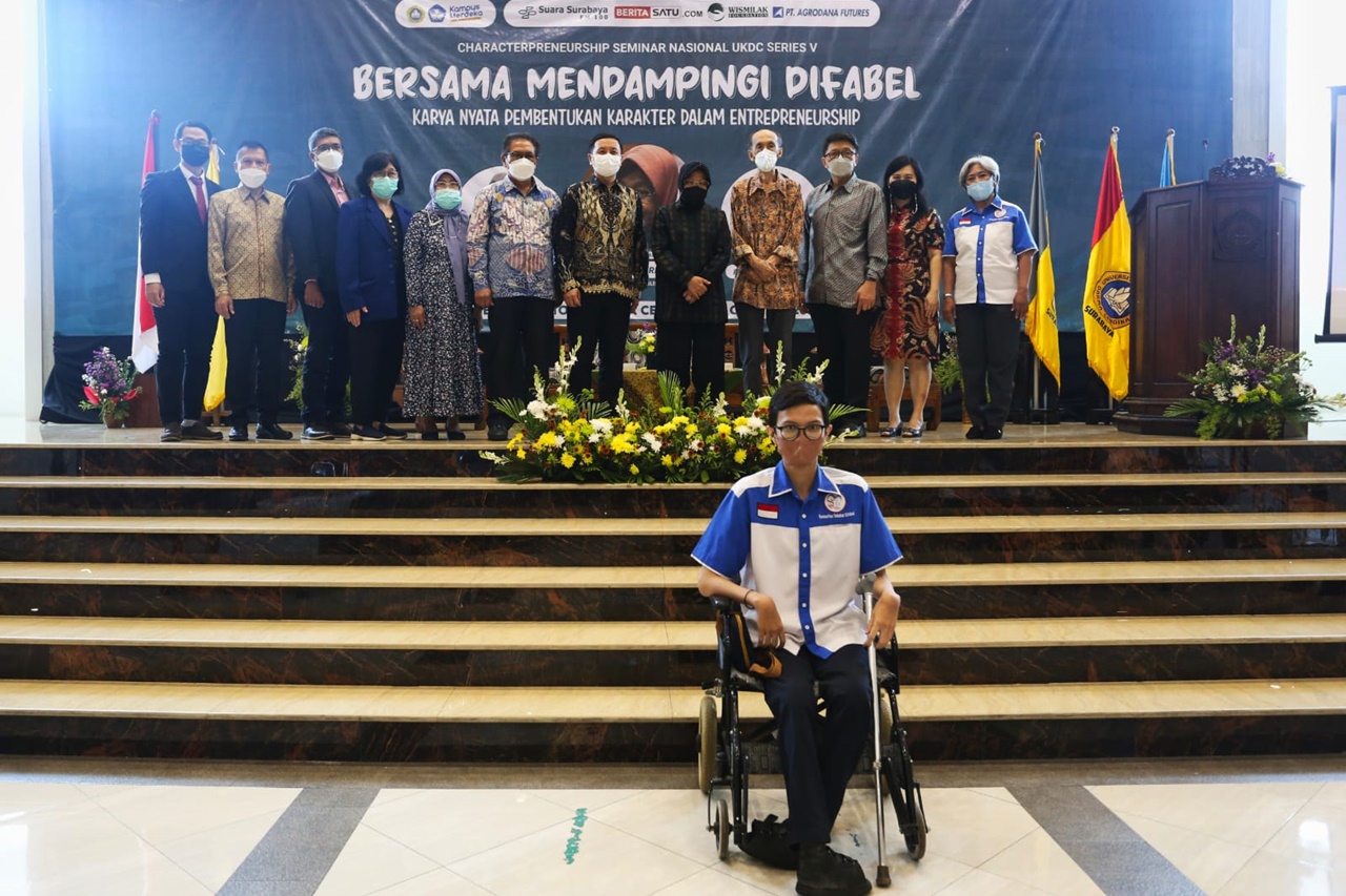 Mensos Risma dalam Seminar "Bersama Mendampingi Disabilitas"