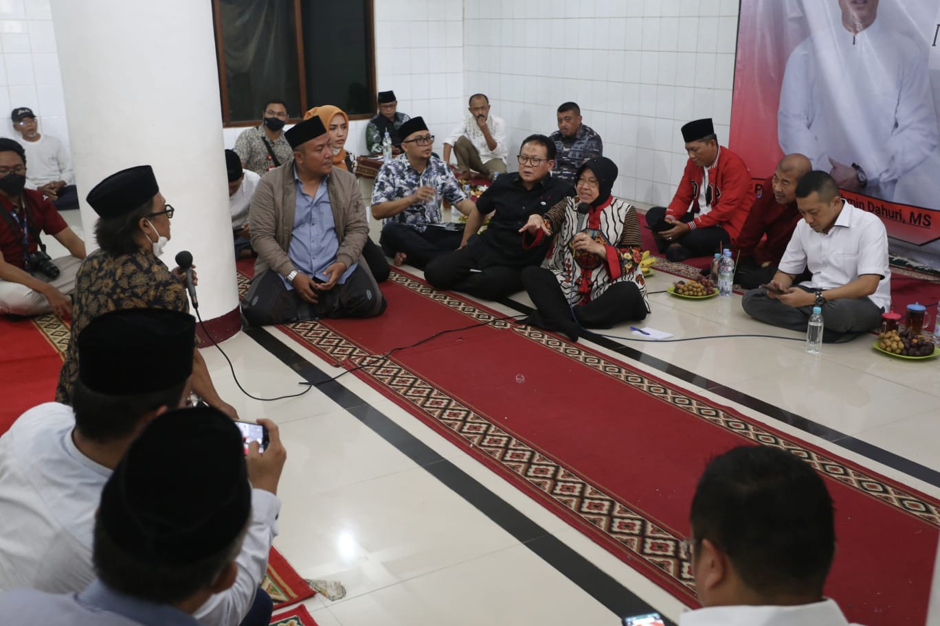 Social Affairs Minister Has an Aspiration Discussion with the Fishermen in Cilincing Jakarta