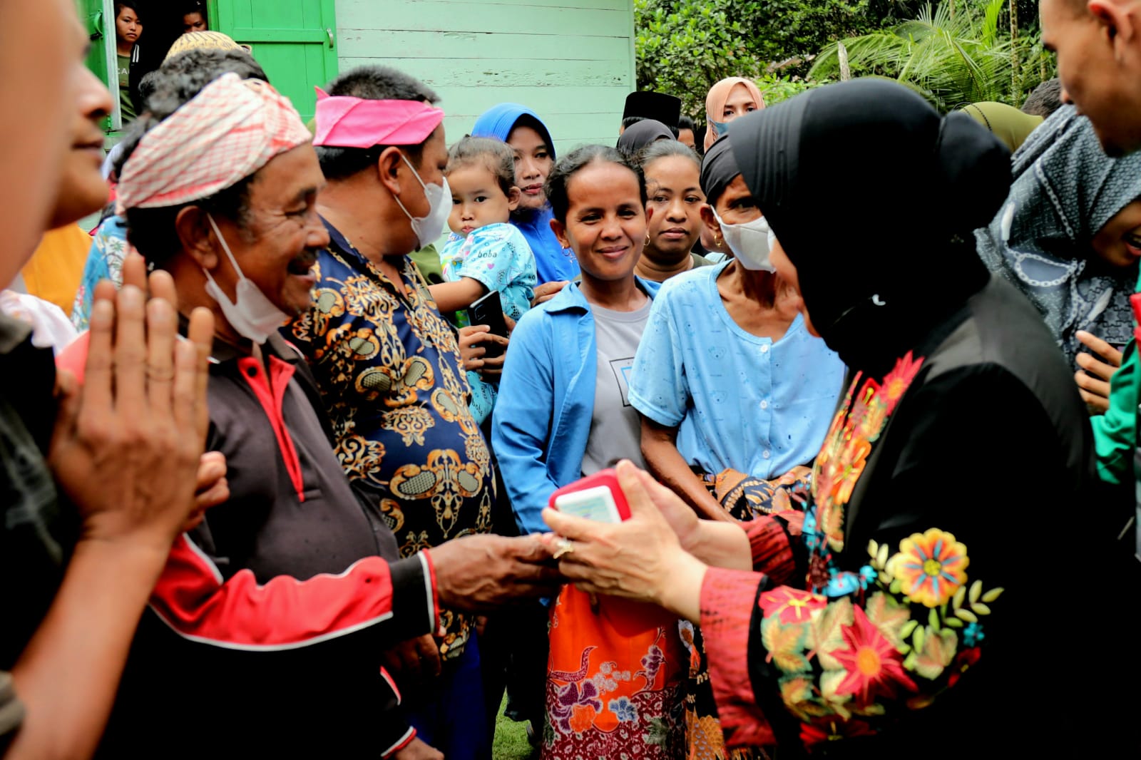 Kunjungi Suku Talang Mamak, Mensos Kaji Pembangunan Rumah Layak Huni