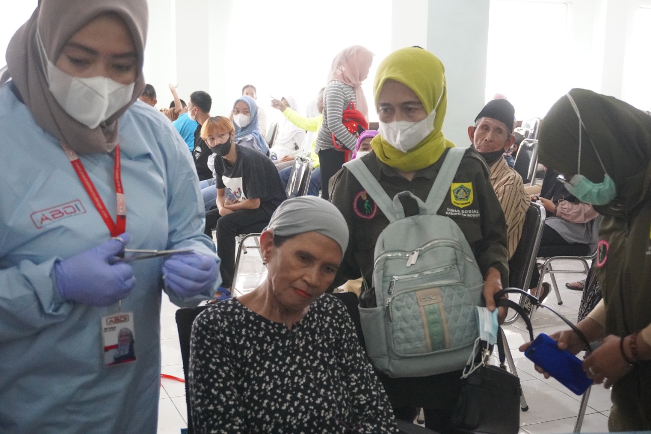 Kemensos Salurkan Bantuan ATENSI bagi 164 Penerima Manfaat di Kabupaten Bogor