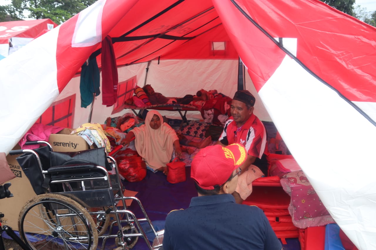 Kemensos Distribusikan 25 Kursi Roda untuk Korban Gempa di Cianjur