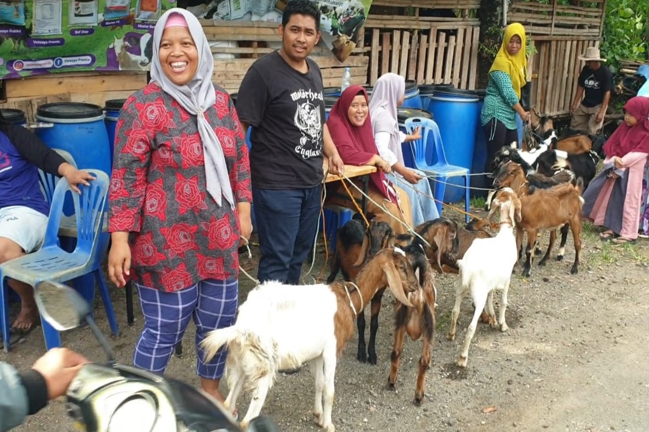 MoSA Trains the Beneficiaries of PKH and BPNT on Modern Goat Livestock in Sukoharjo