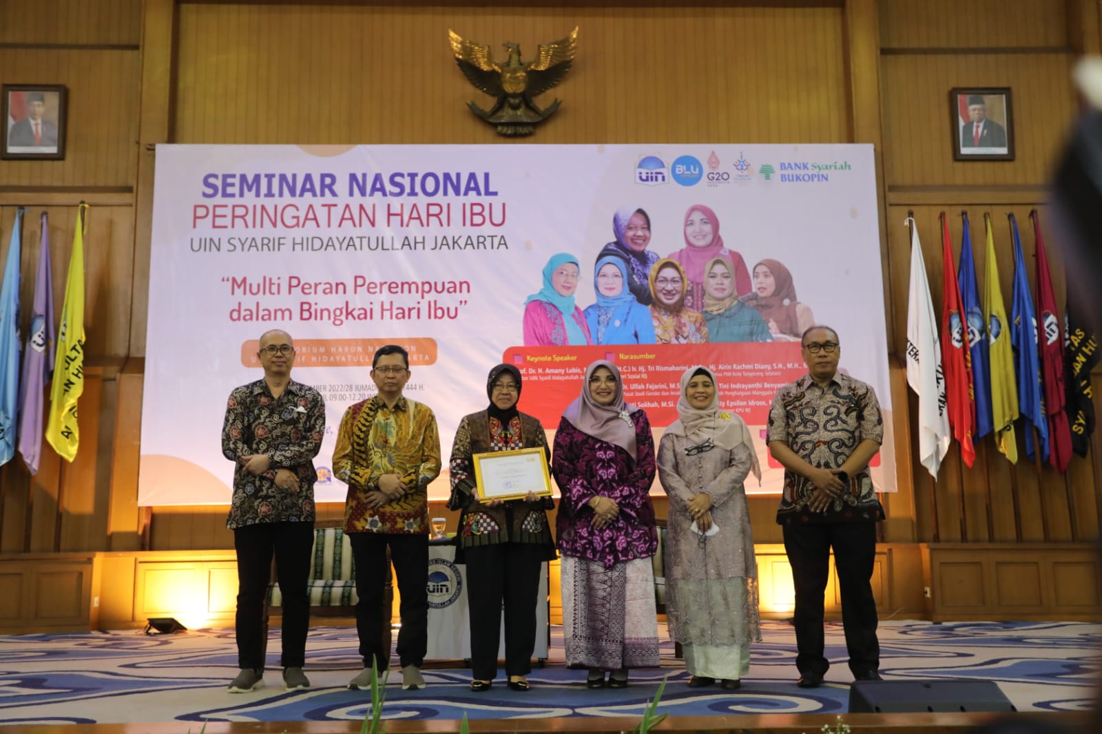 Mensos Risma Raih Penghargaan Perempuan Inspiratif dari UIN Jakarta