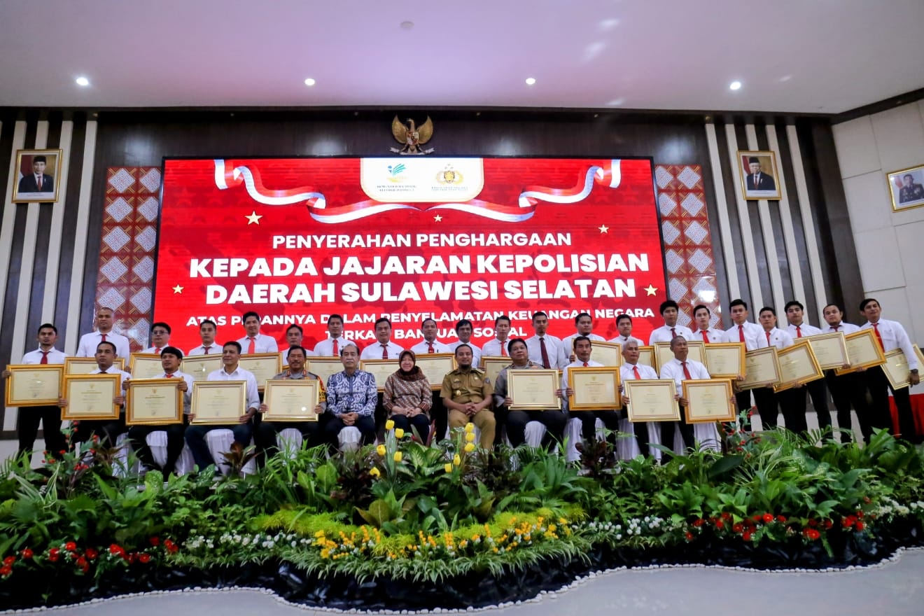 Selamatkan Keuangan Negara dari  Korupsi Bansos, Mensos Risma Berikan Penghargaan ke Polda Sulawesi Selatan