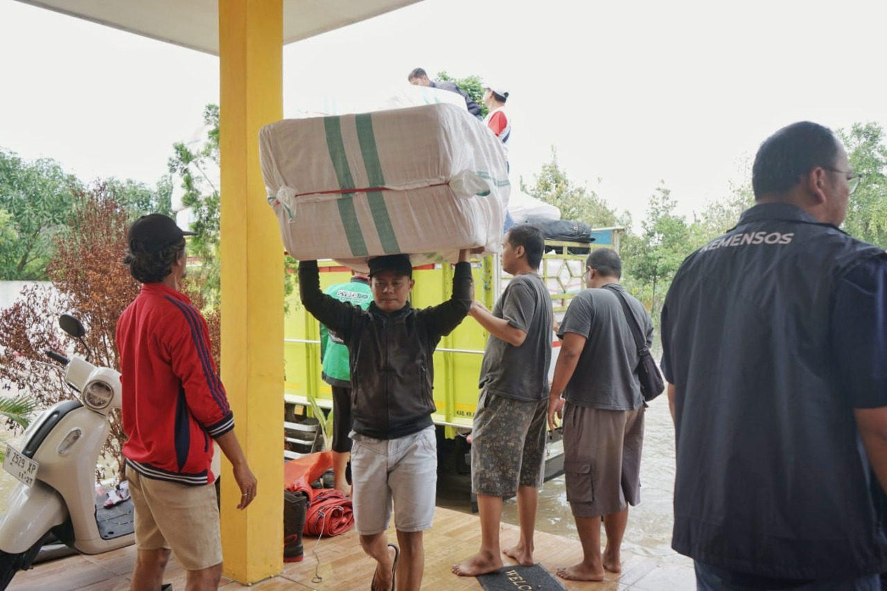 Rapid Response to Central Java Floods, Ministry of Social Affairs Establishes 3 Public Kitchens and Distributes Logistics Assistance to 5 Regions