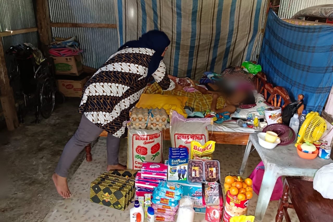 Sentra Gau Mabaji Serahkan Bantuan ATENSI untuk Nenek Lumpuh di Barru
