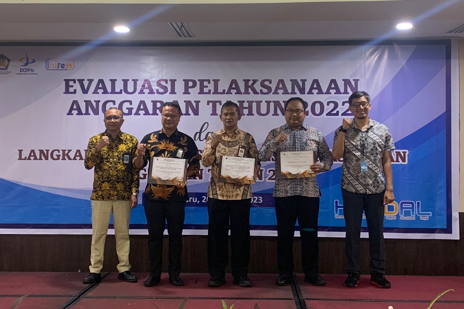 Sentra Abiseka Pekanbaru Raih Penghargaan Atas Kualitas dan Kepatuhan LPJ dari KPPN Pekanbaru