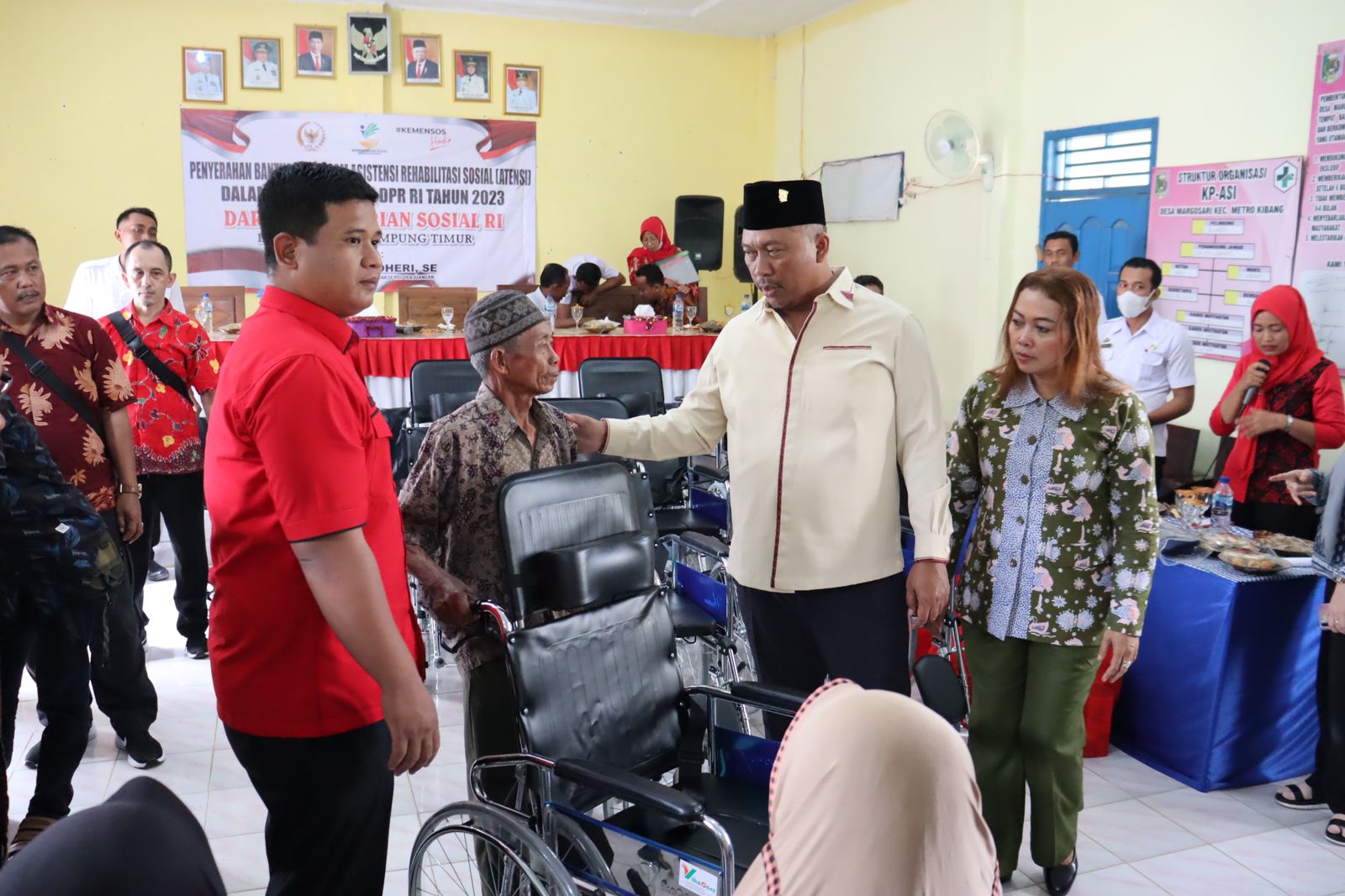 Ministry of Social Affairs and Commission VIII DPR RI Distribute ATENSI in 3 Regencies of Lampung Province