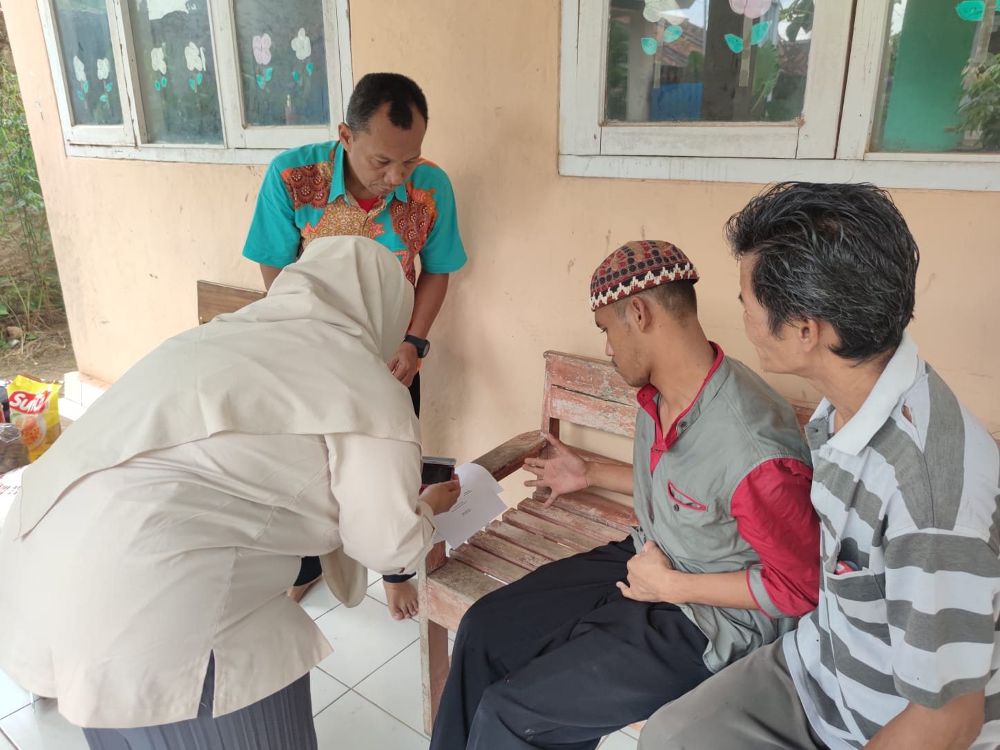 Semangat Tak Tergoyahkan, Kementerian Sosial Salurkan Bantuan ATENSI untuk Penyandang Disabilitas di Lampung