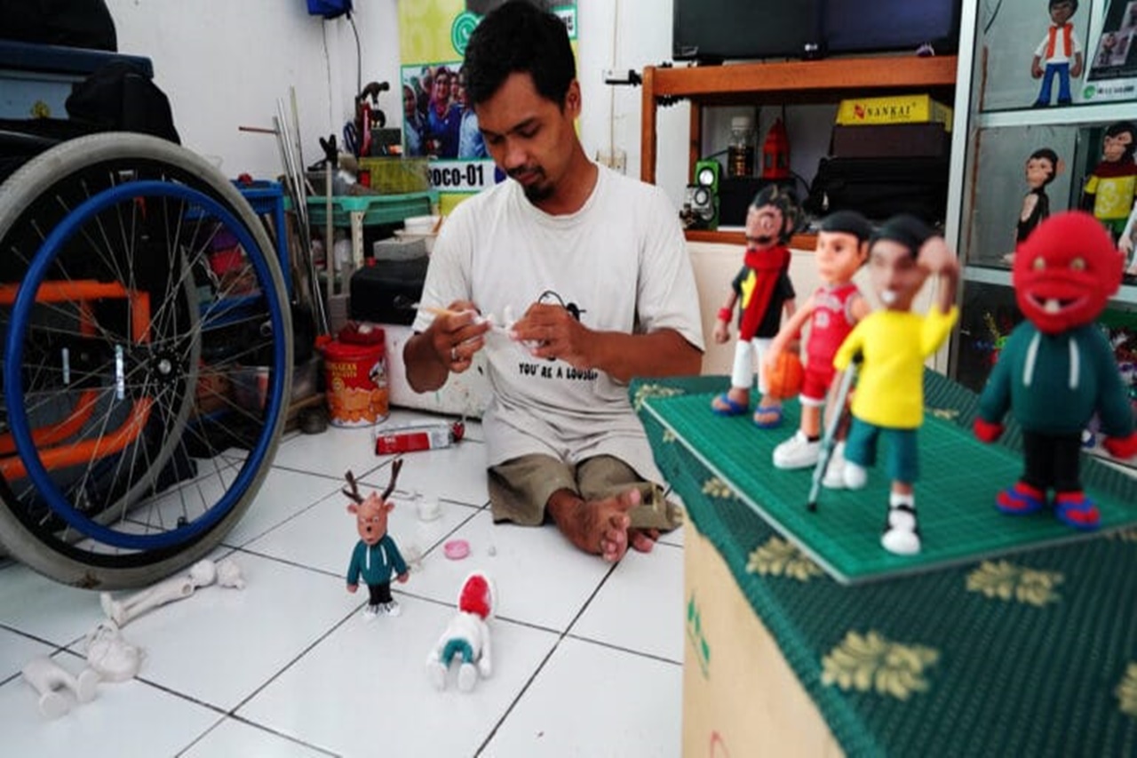 Seniman Disabilitas Pembuat Miniatur 'Action Figure', Siap Pamerkan Hasil Karya kepada Perwakilan Negara Asia-Pasifik