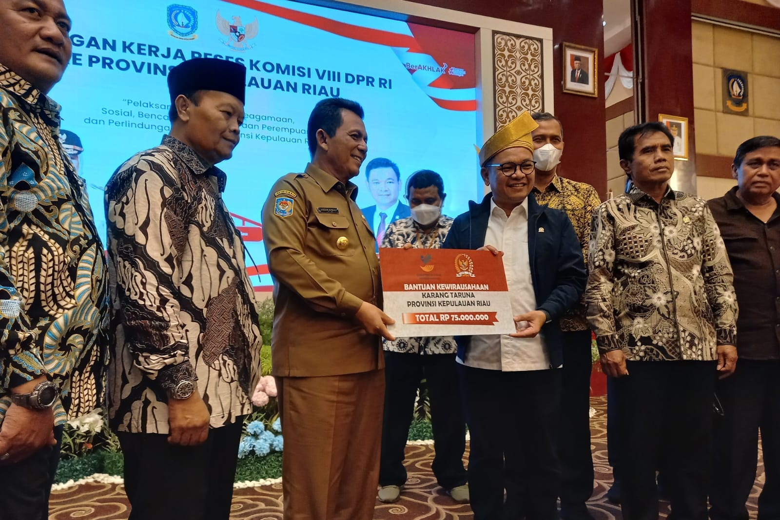 Komisi VIII DPR RI Apresiasi Kemensos, Serahkan Bantuan Ratusan Juta untuk Kepulauan Riau