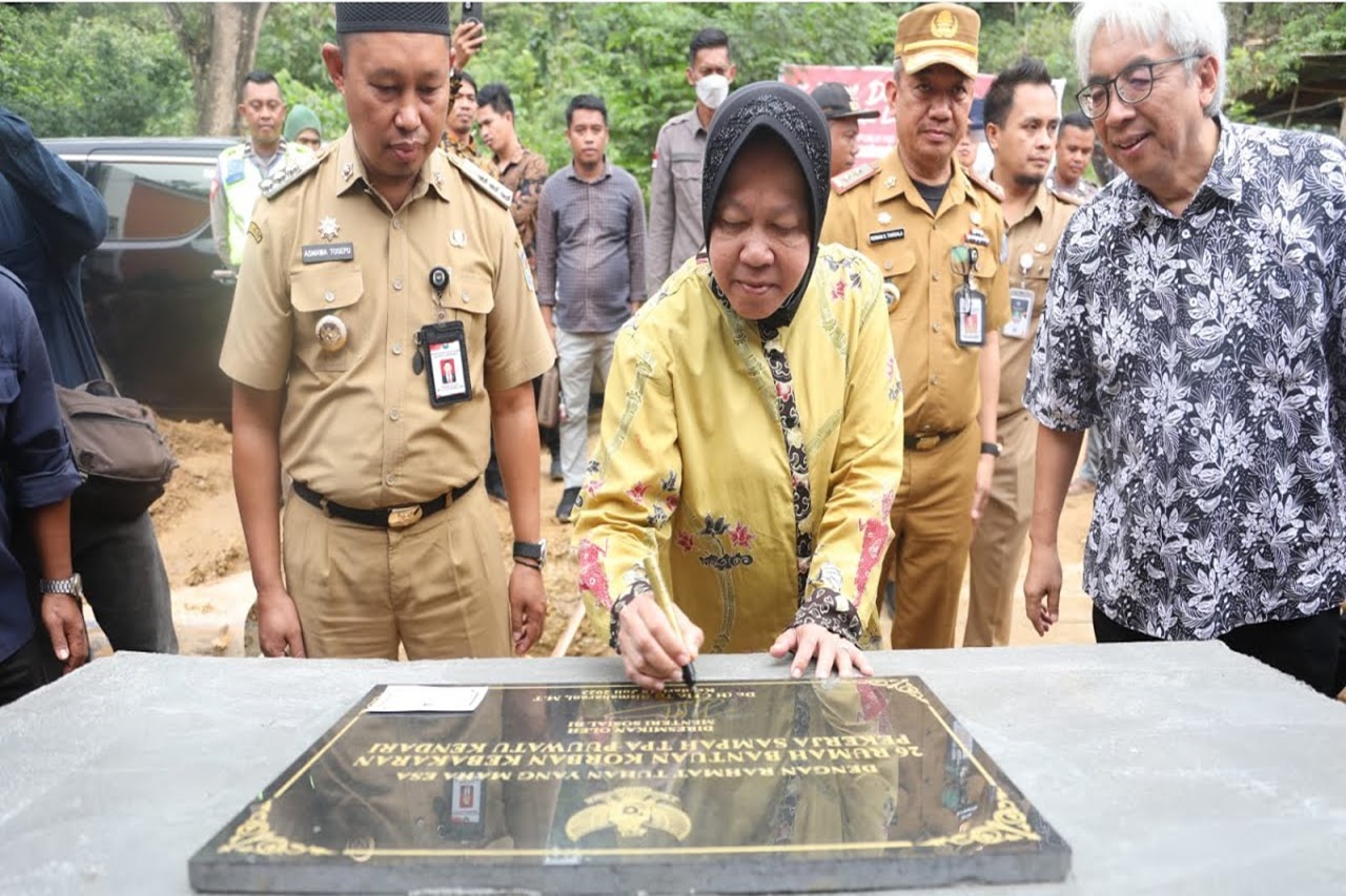 Minister Of Social Affairs Risma Inaugurates 26 Housing Units For ...