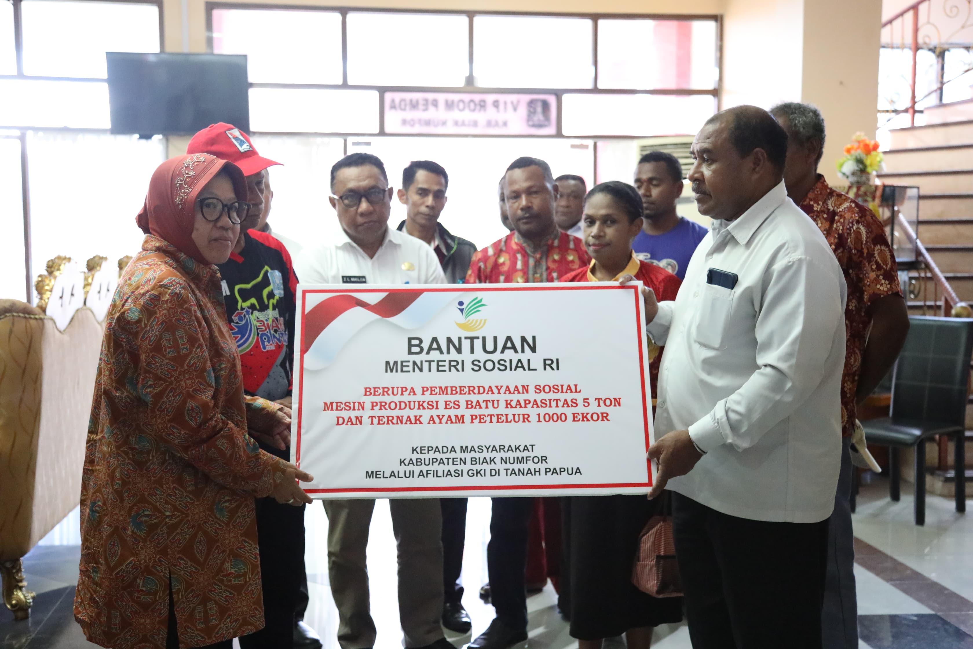 Social Affairs Minister Hand Over Social Empowerment Aid for Biak Numfor Residents