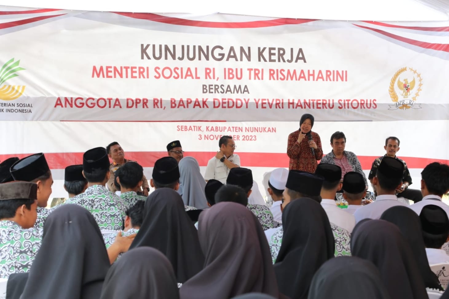 Minister Risma: Children of Migrant Workers Also Have the Right to Success