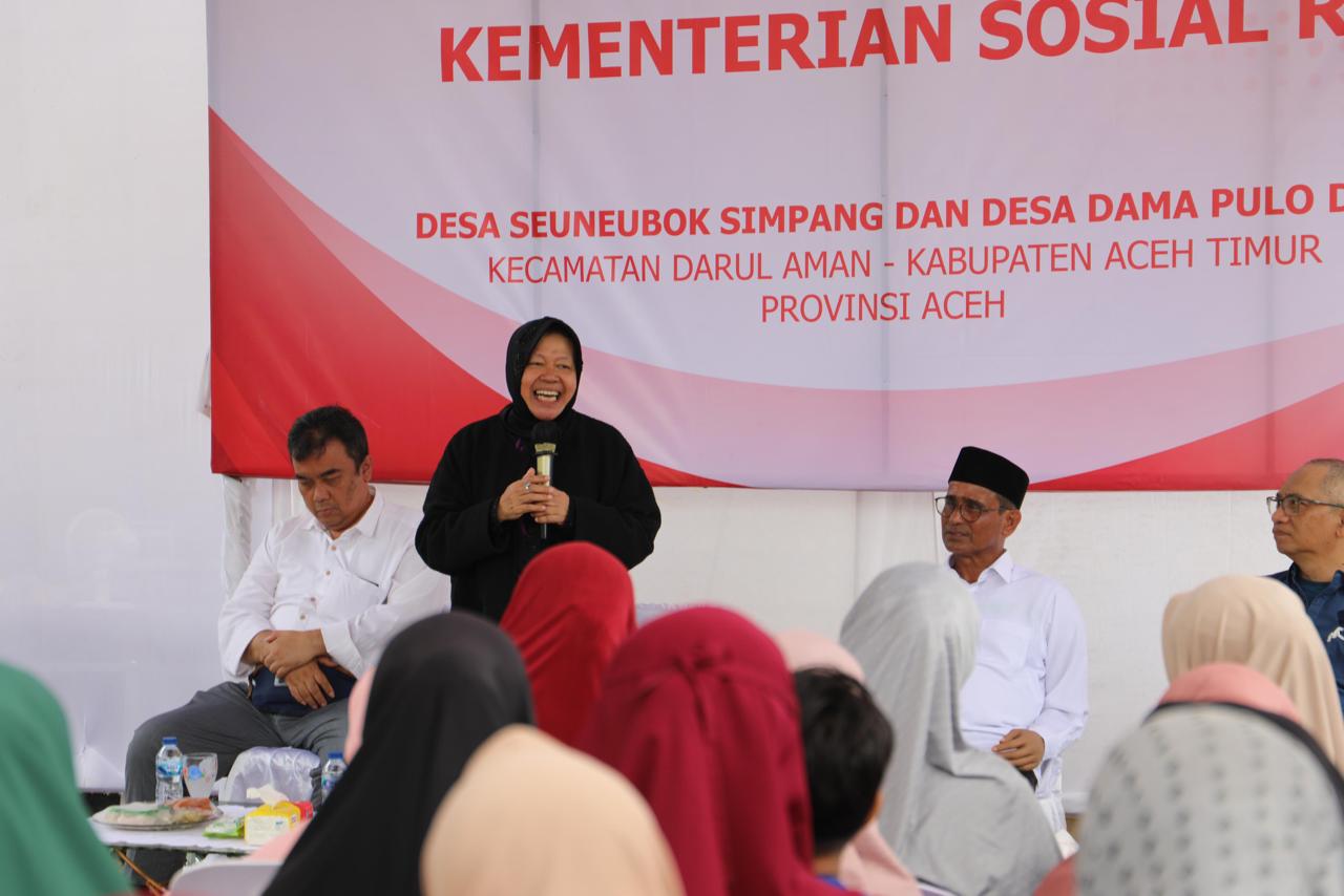 Mensos Risma Berdayakan Masyarakat Aceh Timur Melalui Usaha Menjahit Hingga Peternakan