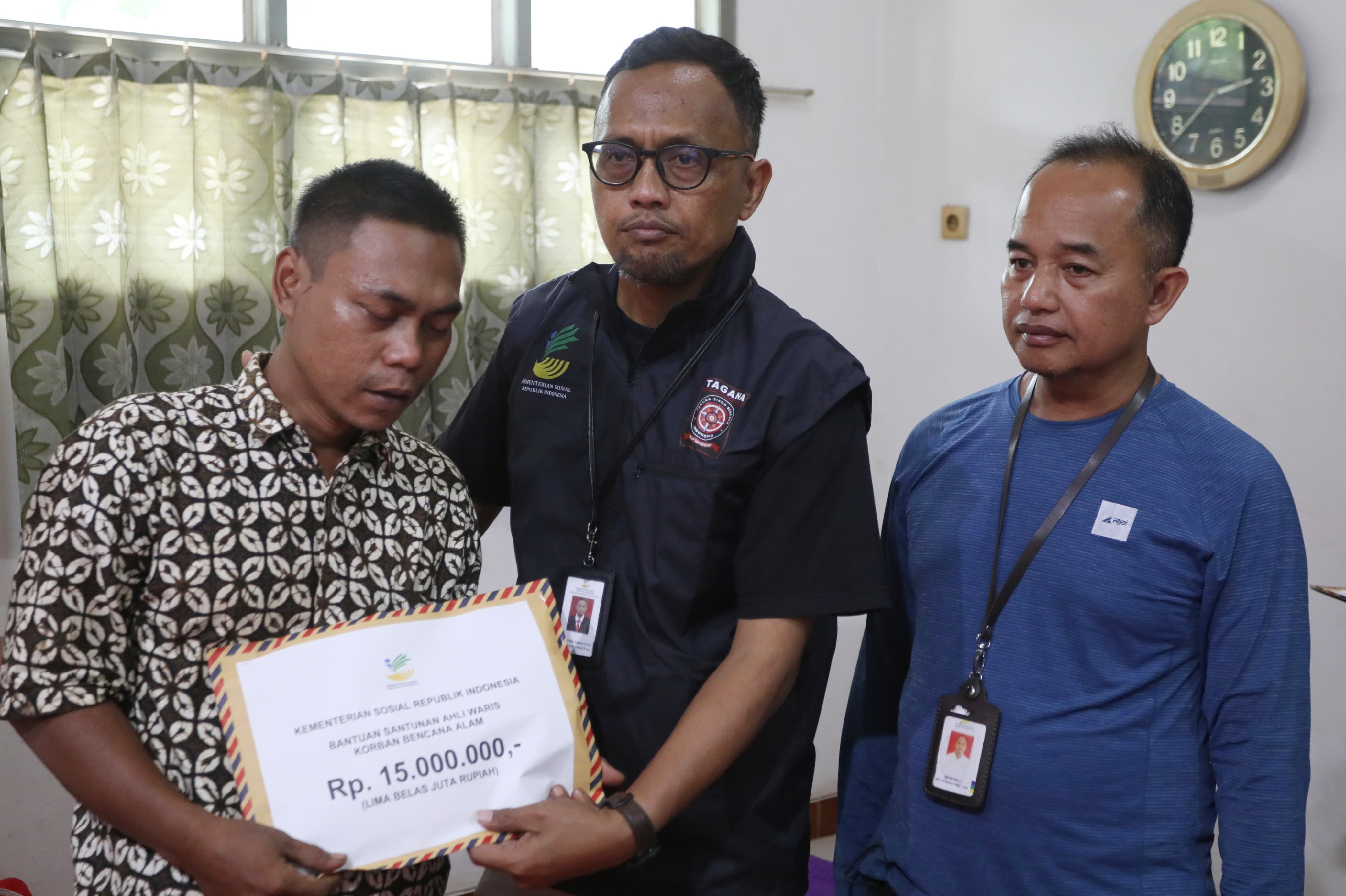 The MoSA Provides Assistance to Heirs of Flood Victims in Pekalongan