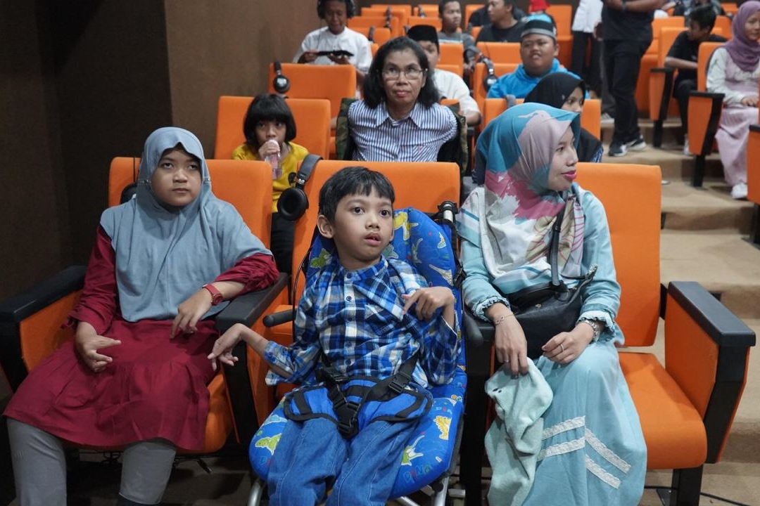 Kemensos Ajak Anak Penyandang Disabilitas Nonton Bareng di Cimahi