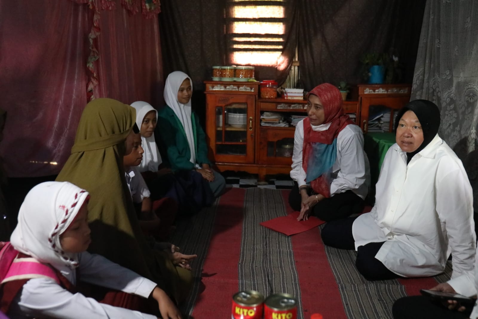 Temui Yatim dan Yatim Piatu Bersaudara di Sinjai, Mensos Ajak Mereka ke Makassar