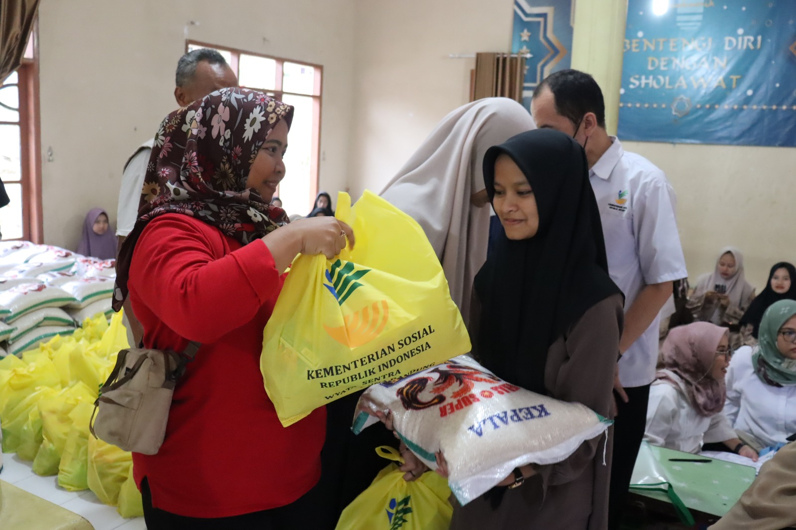 Dibantu Kemensos, Korban Banjir dan Tanah Longsor di Bandung Barat Berangsur Pulih