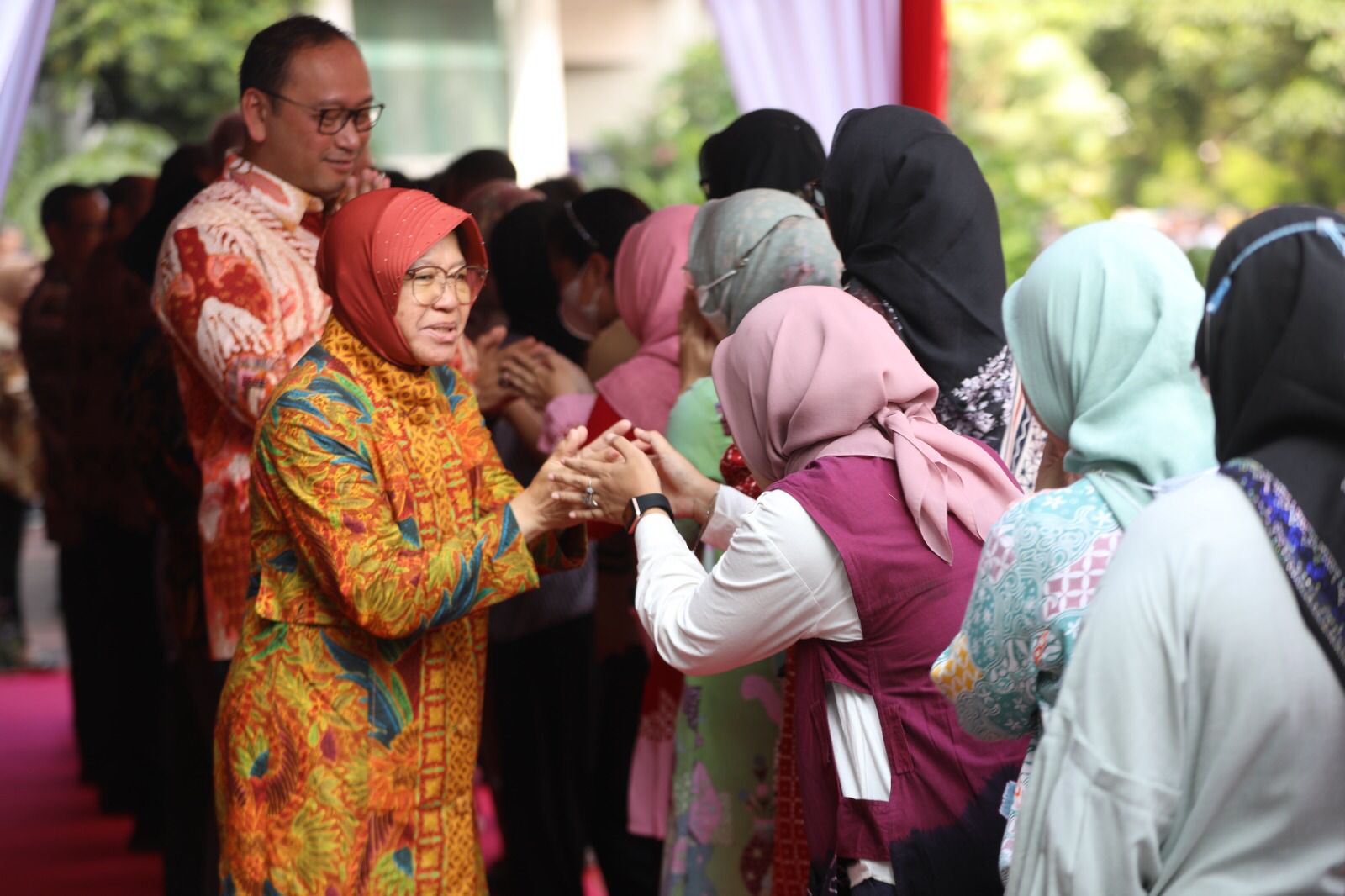 First Day of Work After Eid, Minister of Social Affairs Risma Holds Halal Bihalal