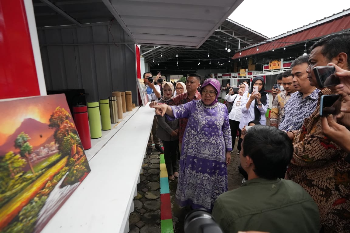 Mensos Risma Resmikan Gerai PENA Pertama di Lembang