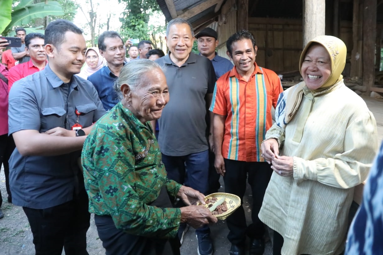 Minister of Social Affairs Risma Inspects RST Locations and Provides Assistance to Leprosy Sufferers