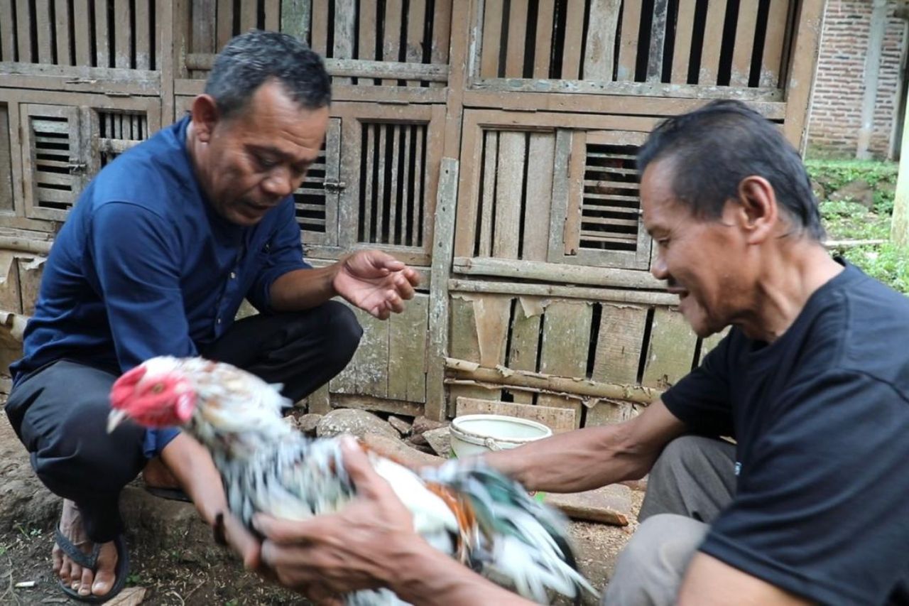 Senyum Semangat Bapak Saip, Disabilitas Tuna Netra Terima Bantuan Pemberdayaan