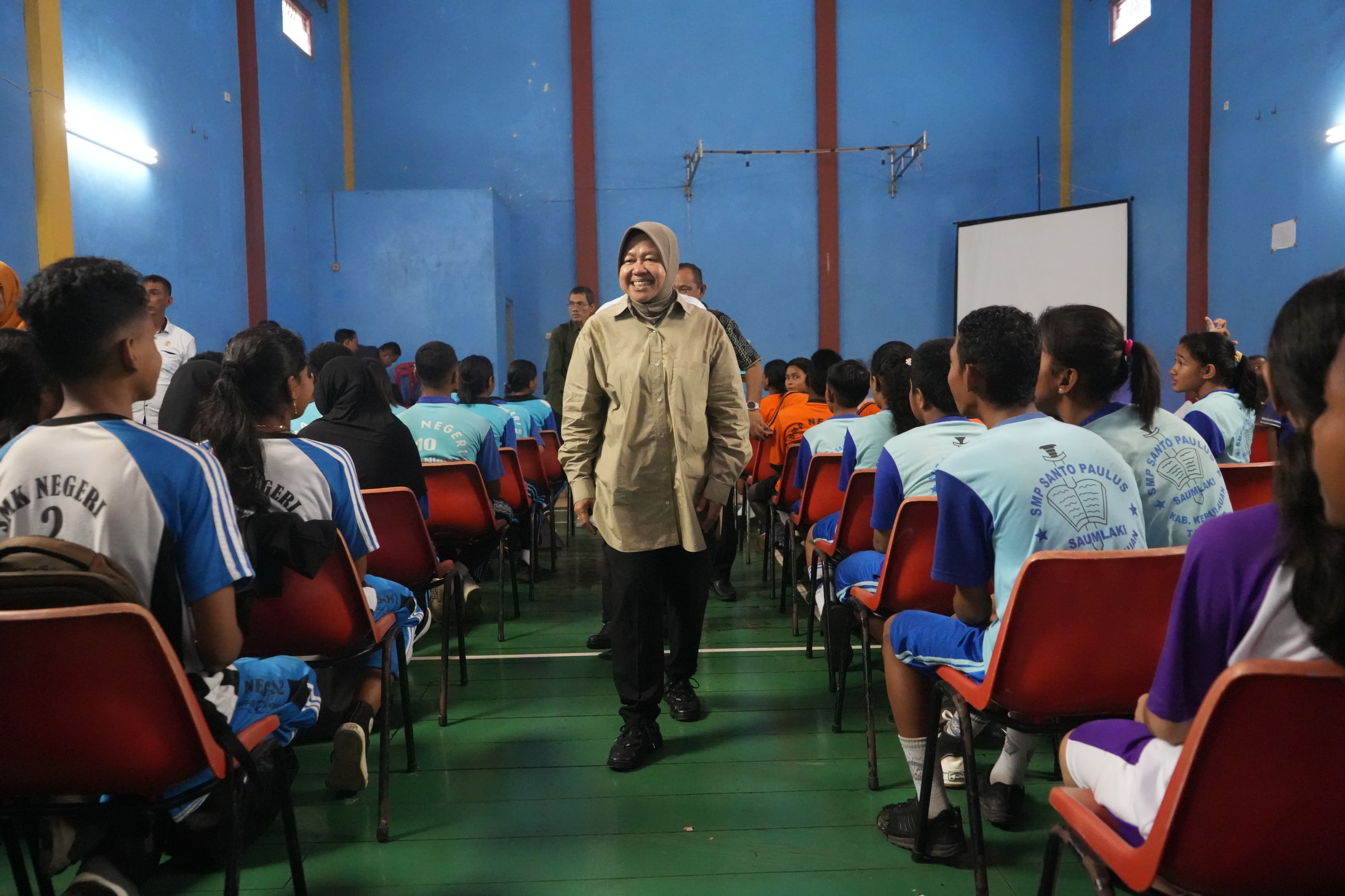 Mensos Risma Motivasi 110 Anak Penerima PKH di Daerah Terpencil untuk Sukses