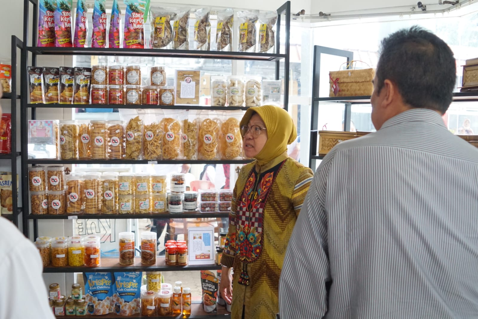 Social Affairs Minister Risma Appreciates Business Progress of PENA Participants