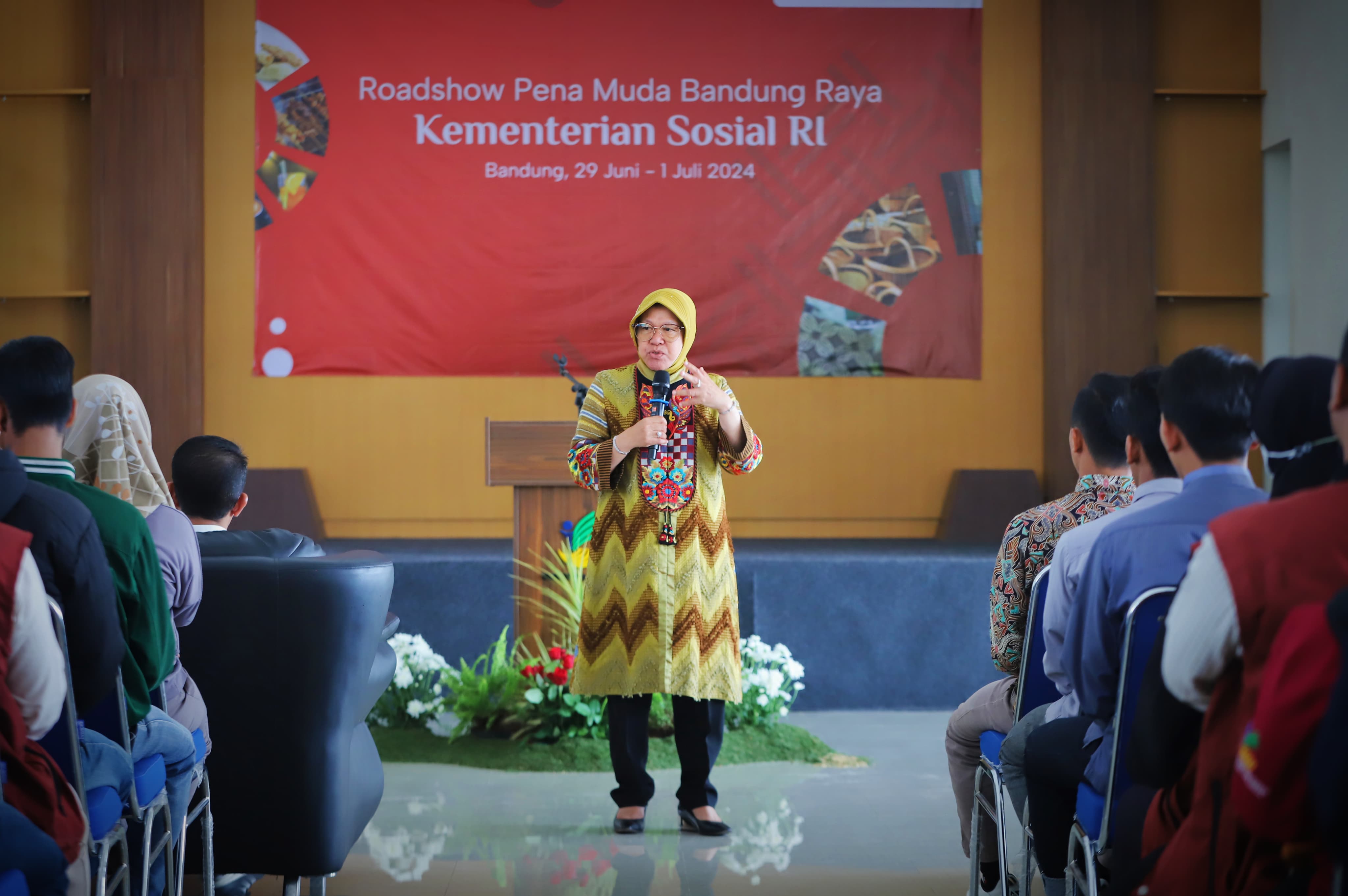 Social Affairs Minister Helps Young People Get Out of Poverty Through PENA Muda