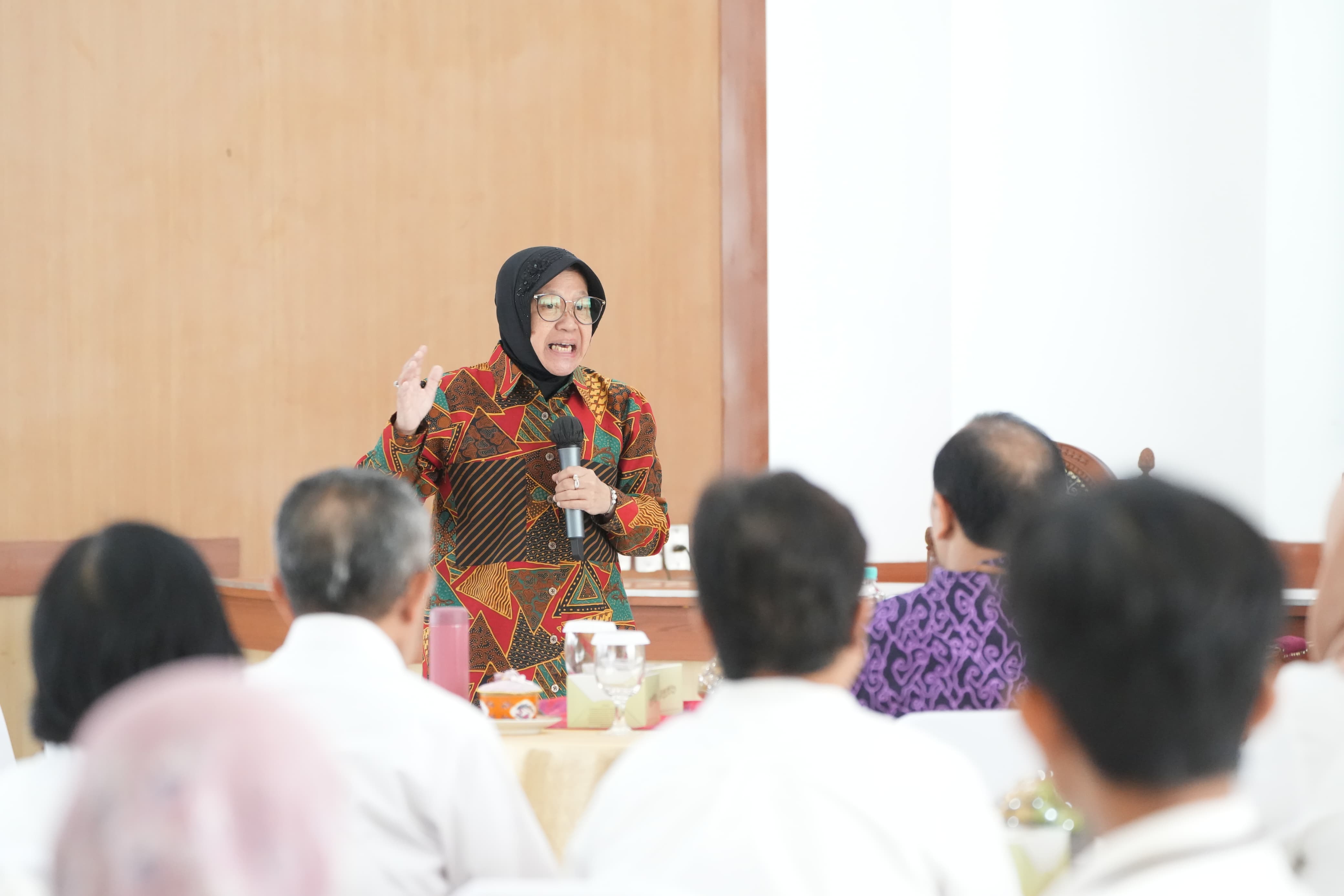 Minister of Social Affairs Risma in Discussion of Employee Backgrounds in Anthropology and Psychology