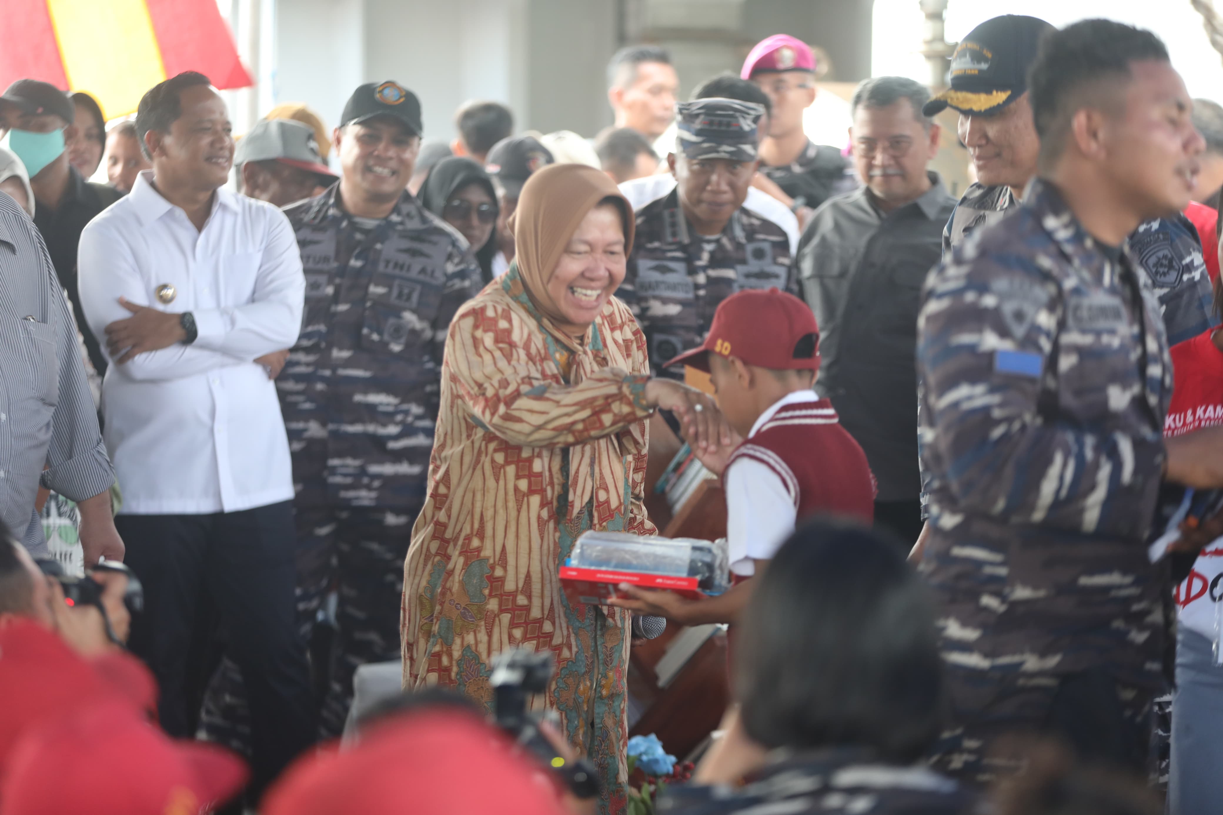 Minister of Social Affairs Risma's Work Visit in Kei Besar