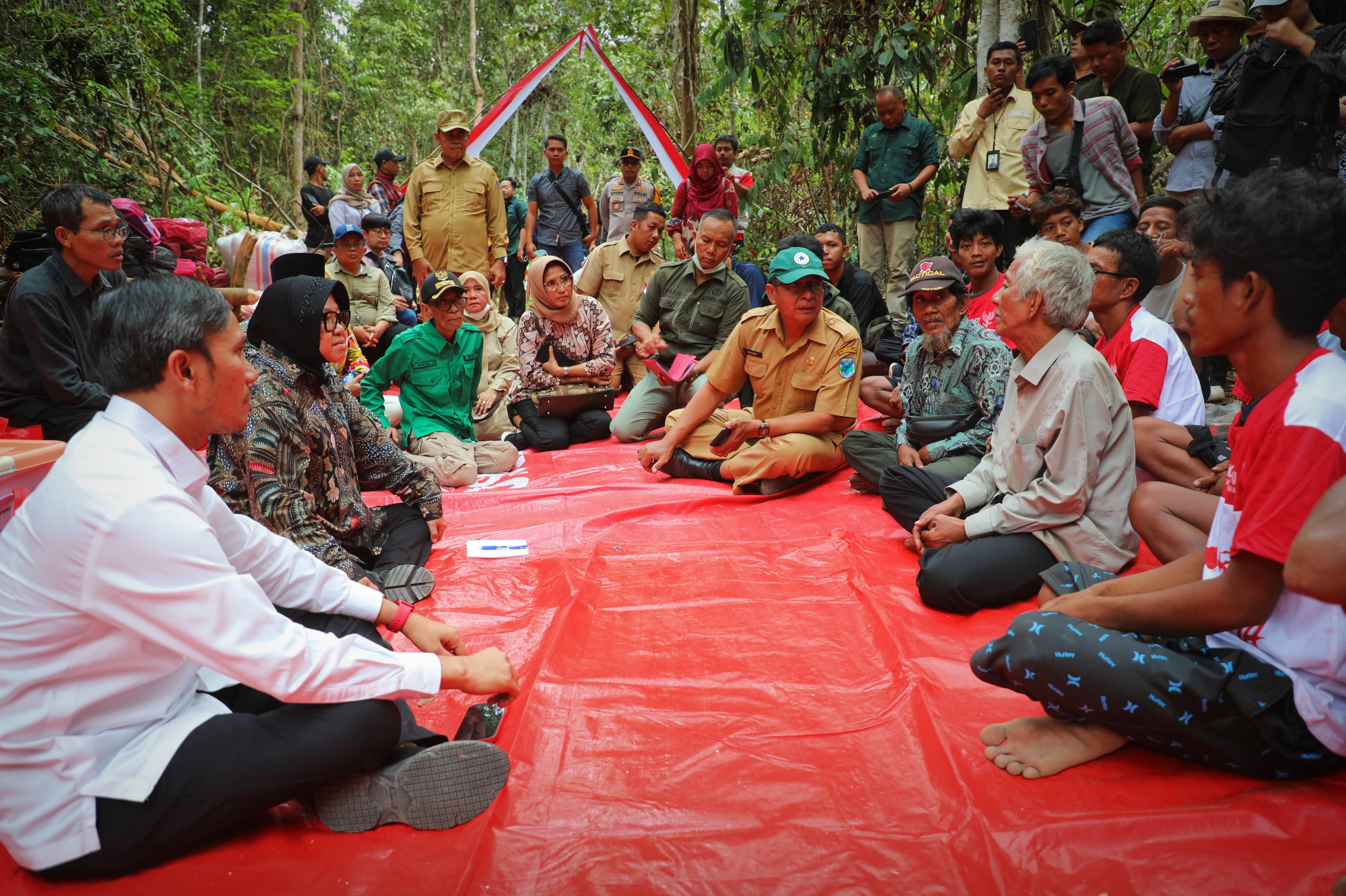 Mensos Risma Sapa Suku Anak Dalam Jambi, Penuhi Akses Kebutuhan Dasar