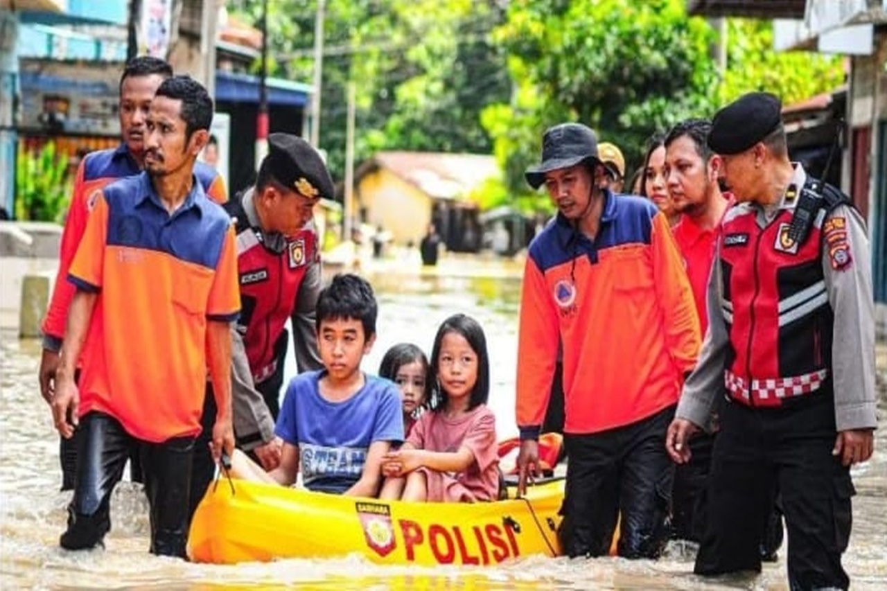 Banjir Kota Tebing Tinggi, Kemensos Langsung Salurkan Berbagai Bantuan