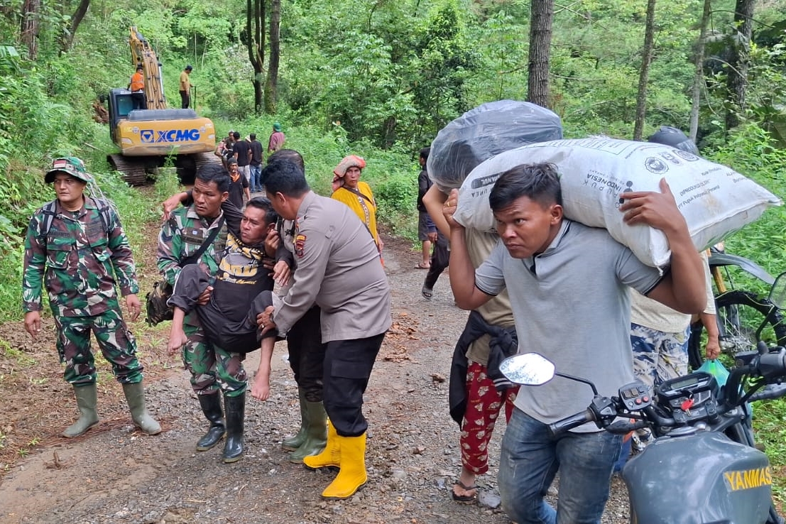 Kemensos Salurkan Bantuan untuk Korban Bencana Longsor di Karo