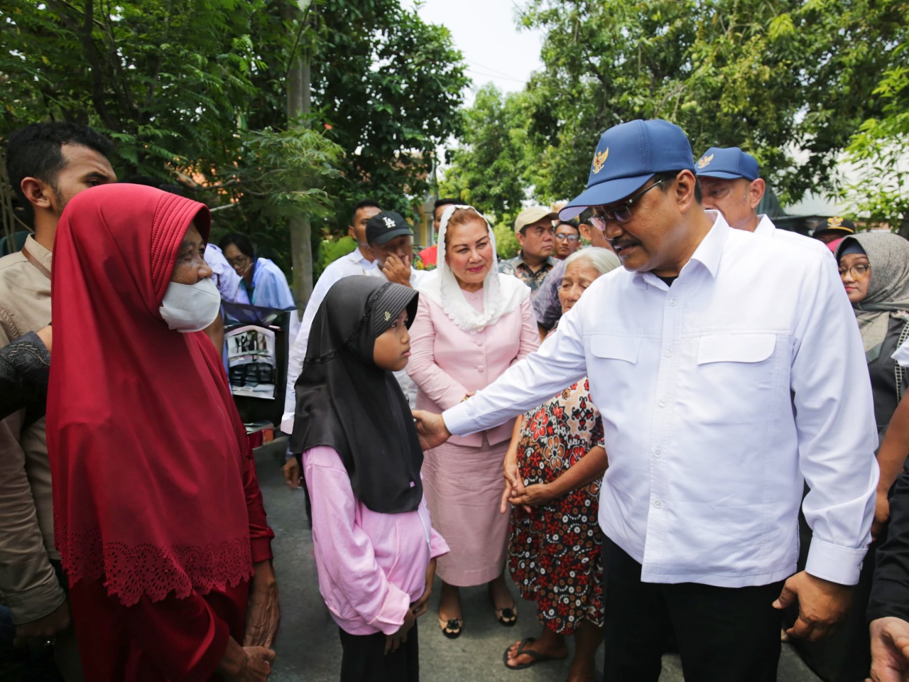 Gus Ipul Memberi Pesan Kepada Penerima Bantuan YAPI: Jangan Putus Sekolah