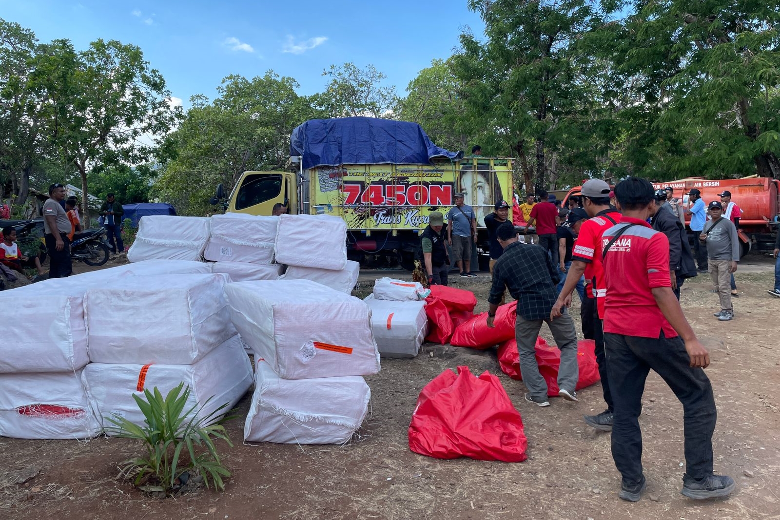 Bantuan Logistik Tahap Ke-3 bagi Penyintas Erupsi Lewotobi Tiba di Larantuka, Flores Timur