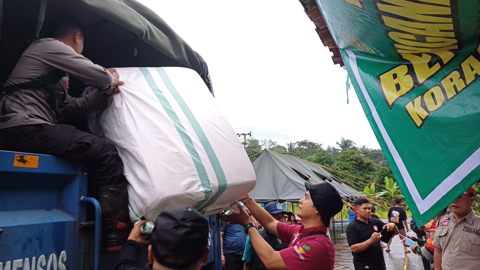 Pergeseran Tanah Landa Kabupaten Cianjur, Kemensos Evakuasi Warga dan Beri Bantuan Logistik