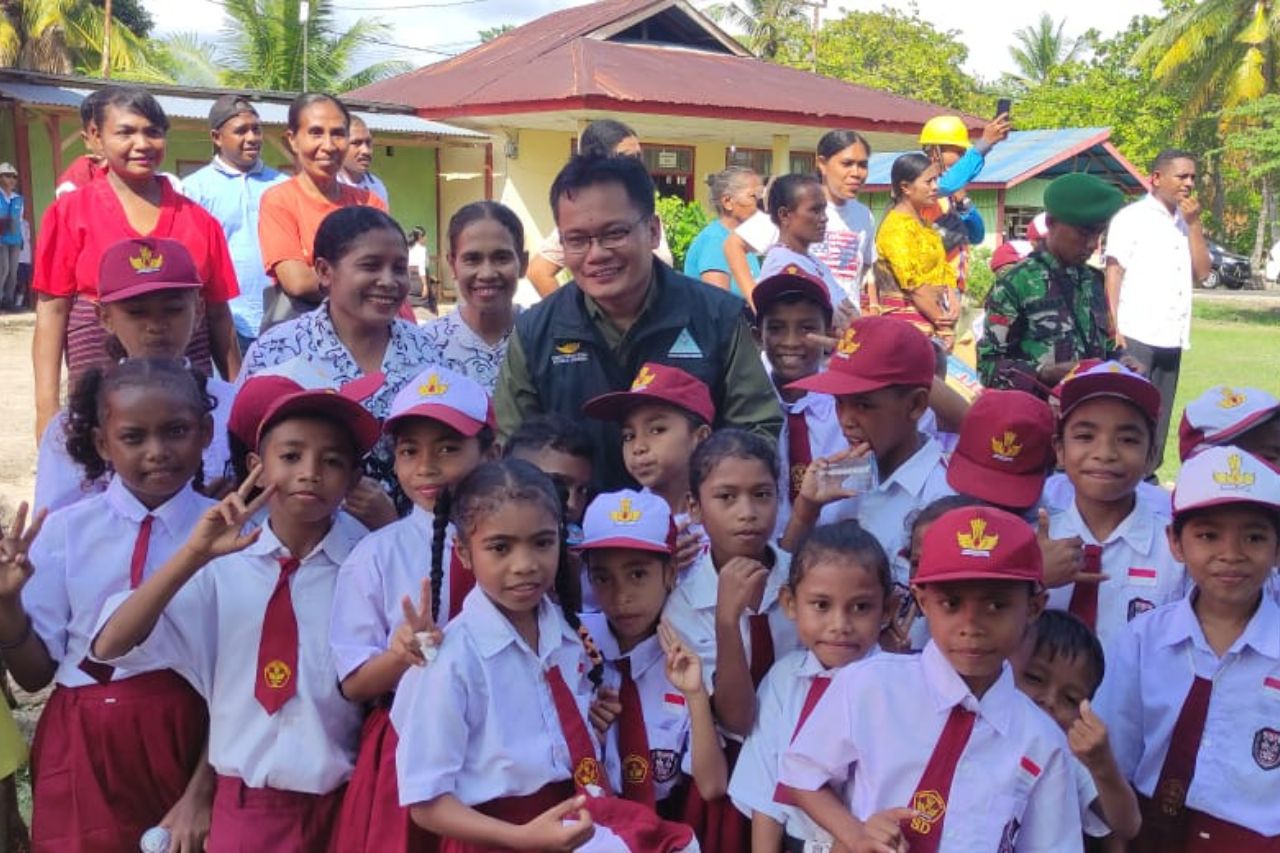 Kemensos Salurkan Bantuan Logistik dan Santunan kepada Korban Konflik Sosial di Adonara Barat, Flores Timur