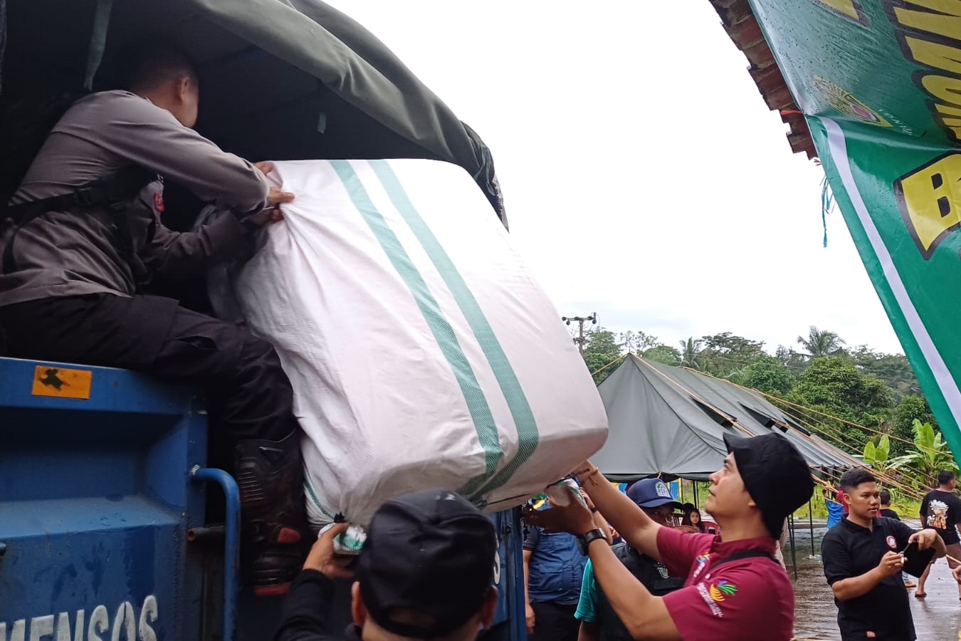 Pergeseran Tanah Landa Kabupaten Cianjur, Kemensos Evakuasi Warga dan Beri Bantuan Logistik