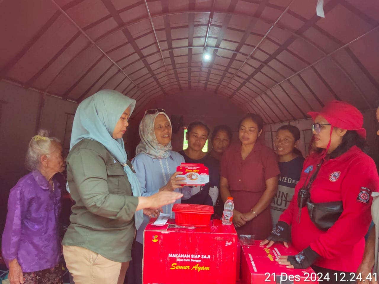 Kemensos Salurkan Bantuan Logistik bagi Warga Terdampak Bencana Tanah Bergerak di Trenggalek