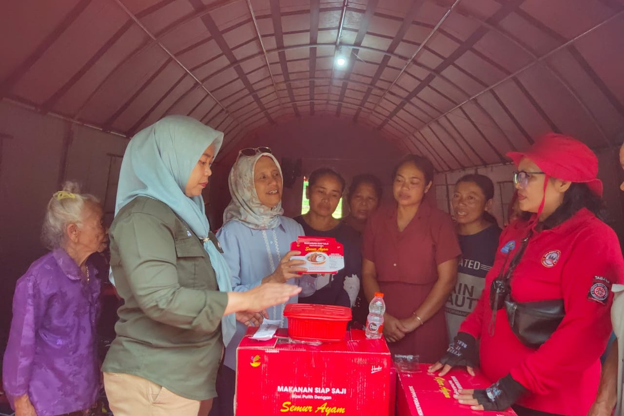 Kemensos Salurkan Bantuan Logistik bagi Warga Terdampak Bencana Tanah Bergerak di Trenggalek