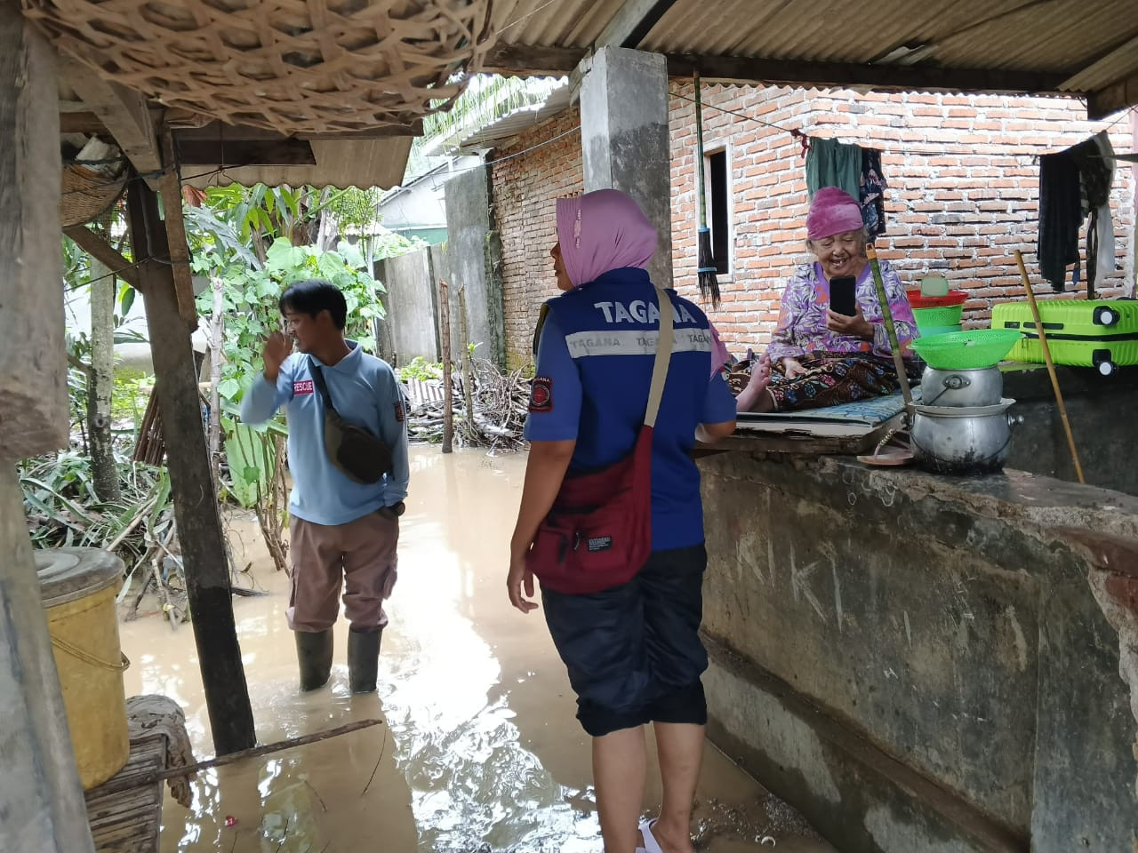 Kemensos Gelontorkan Bantuan Banjir Sekotong Lombok